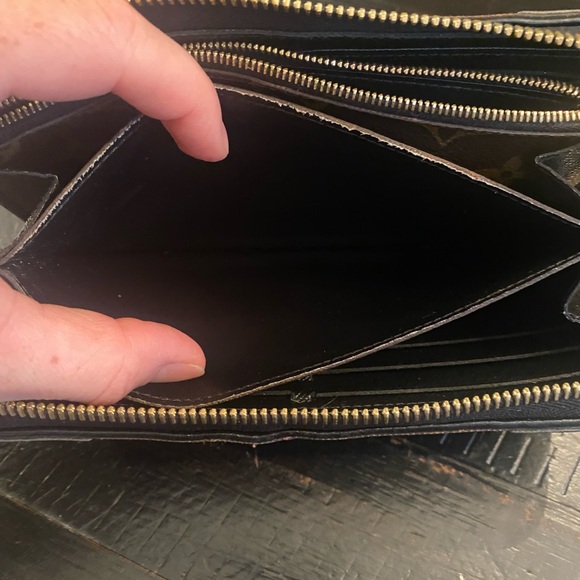 Authentic LOUIS VUITTON Retiro Zippy Wallet Monogram Canvas - Picture 4 of 16